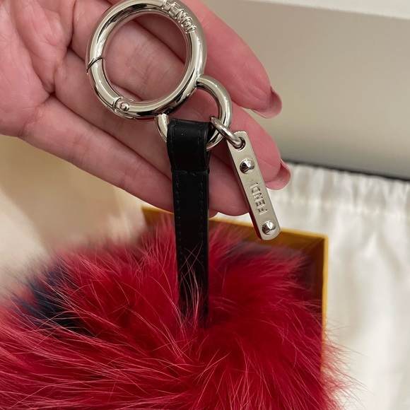 Fendi fur key chain - Picture 3 of 9